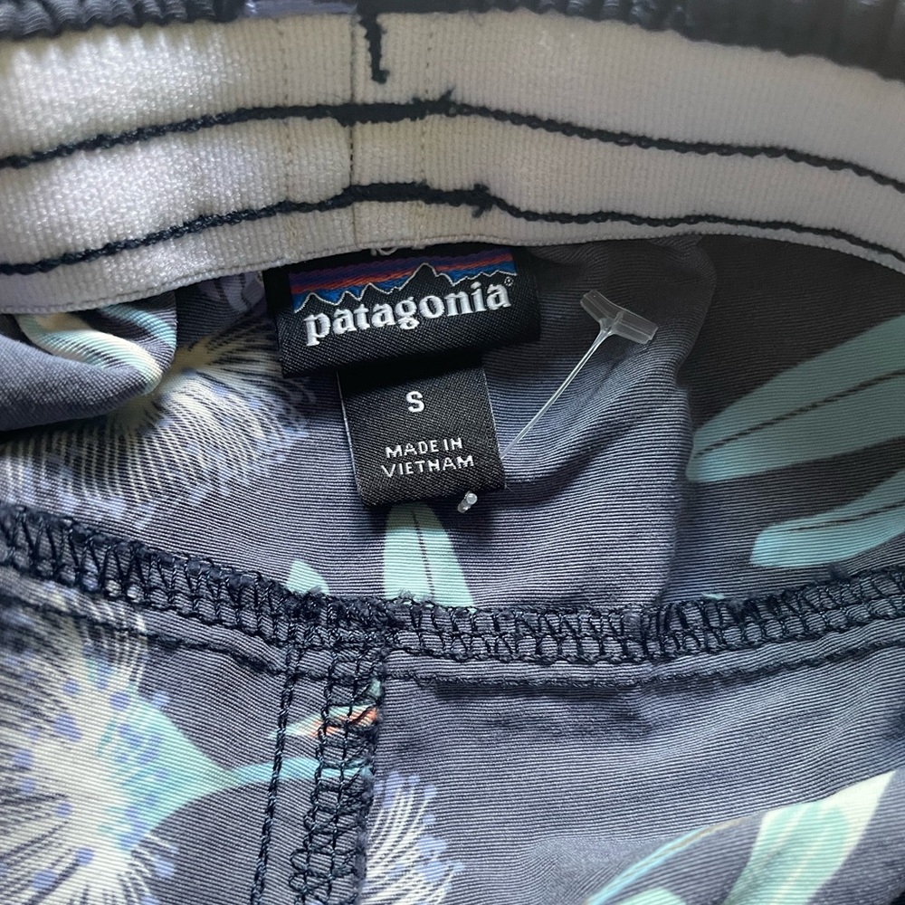 Patagonia baggies navy birds of paradise print elastic waist unlined shorts - Picture 7 of 7